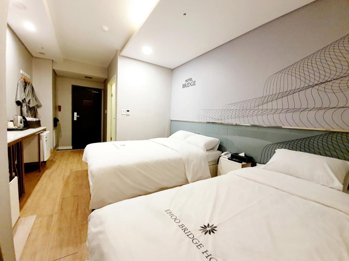 Hotel Bridge Сеул Экстерьер фото
